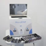 Сухожар Microstop М1+ з відкритою кришкою і лотками для інструментів поруч